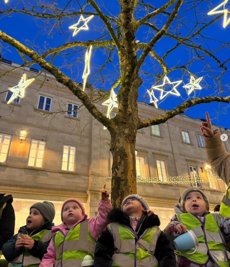 Teacher reading to kids